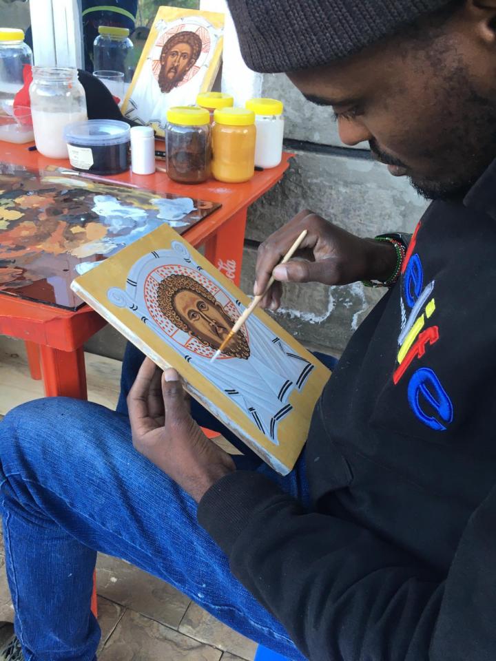 Samuel Njoroge maalaa ikonia Keniassa 2023