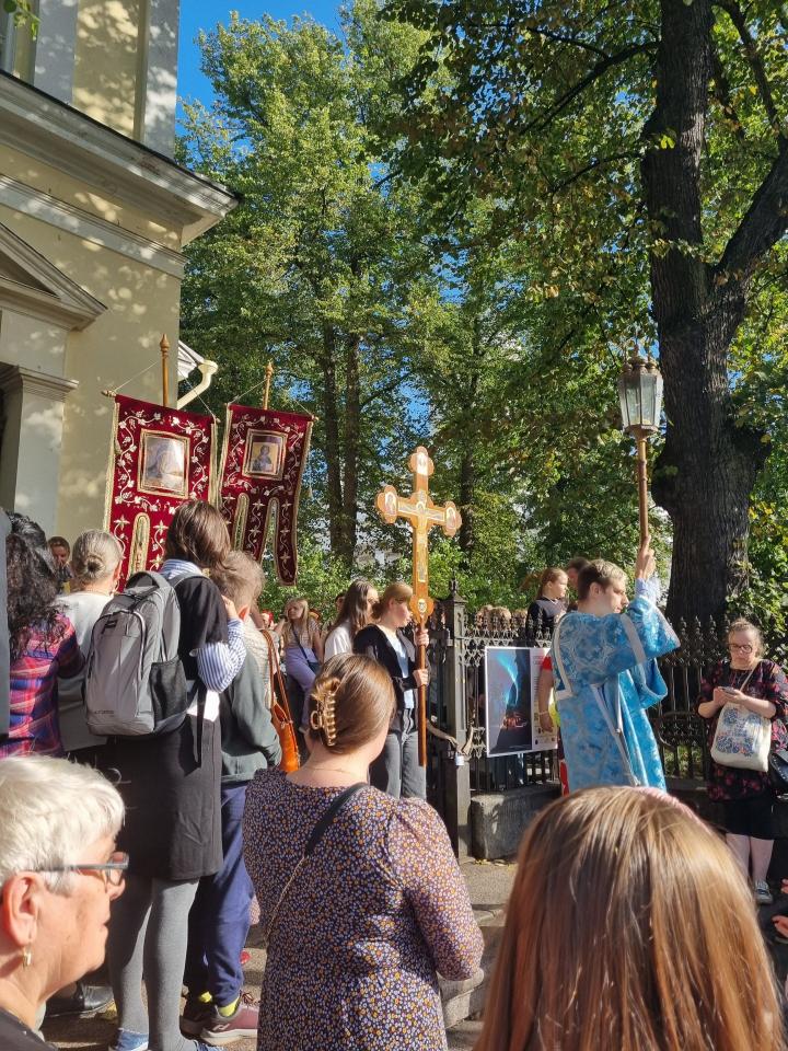 Juhlakansaa patriarkka Bartolomeoksen vierailun aikana Helsingissä 2023
