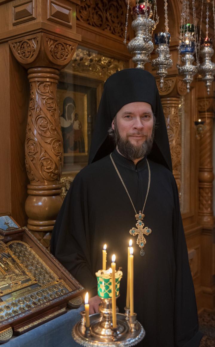 Valamon luostari johtaja arkkimandriitta Mikael luostarin pääkirkossa 2023