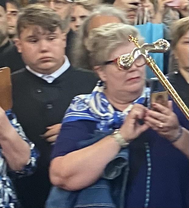 Kanttori Marja-Leena Kugler laulaa Uspenskin katedraalissa 2023