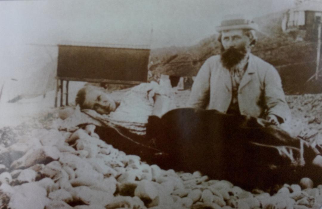 Lesja Ukrainka ja veli Mihail Krimillä Леся 1898i