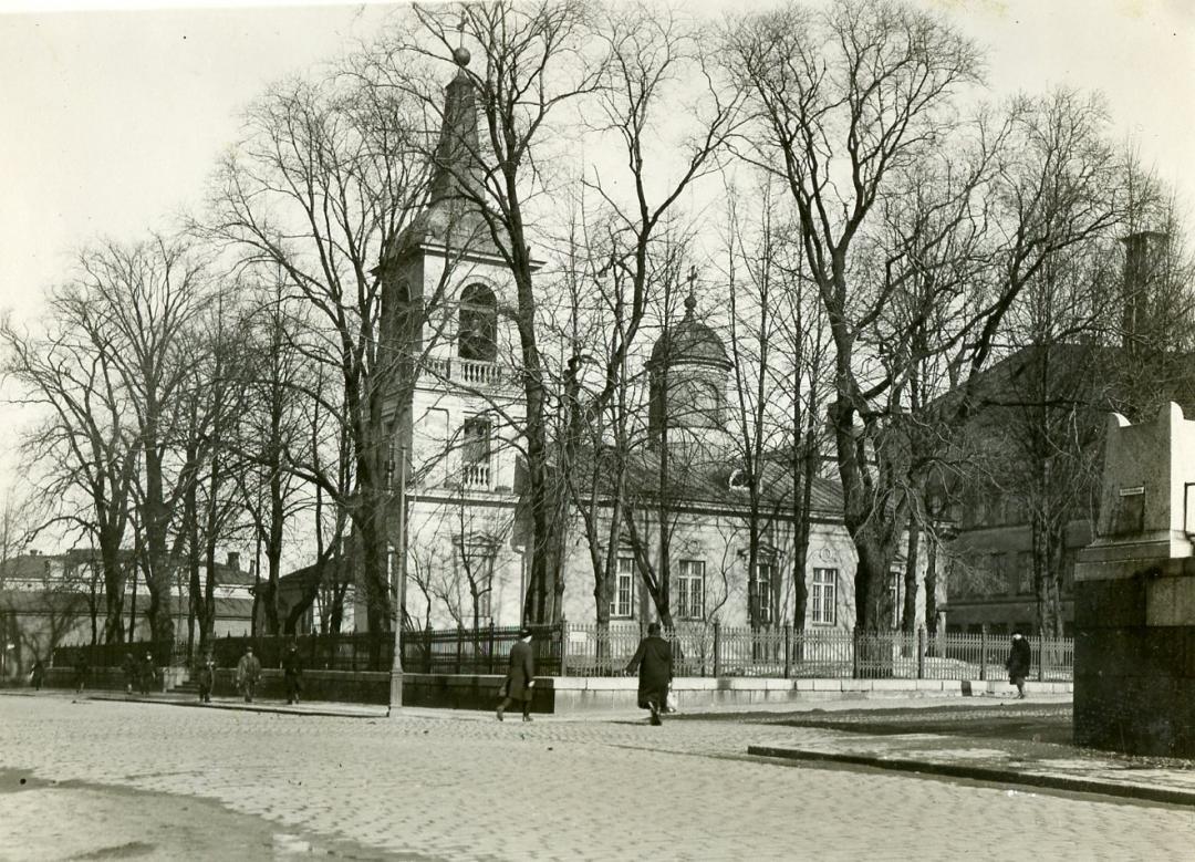 Pyhän Kolminaisuuden kirkko Helsingissä vanhassa kuvassa