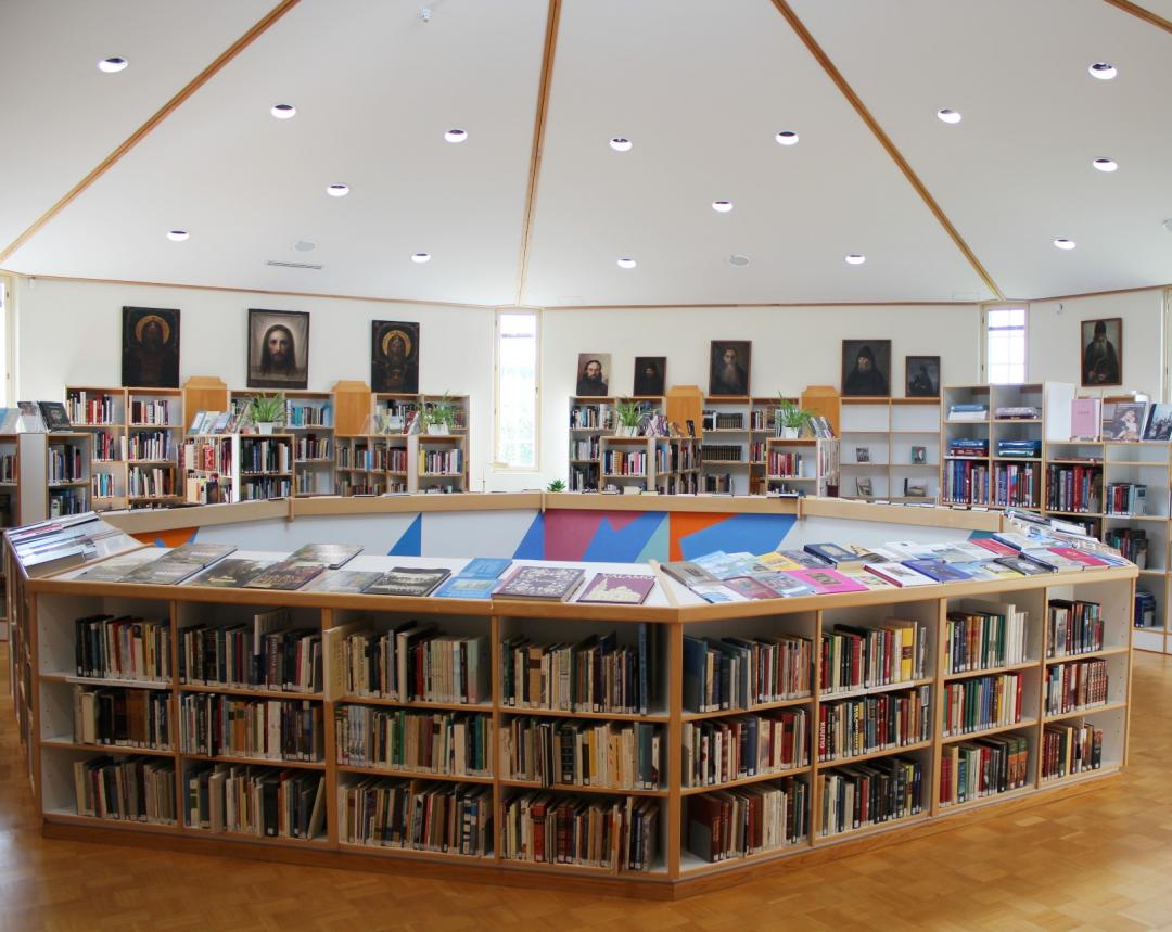 Valamon luostarin kirjasto sisältä kuvattuna