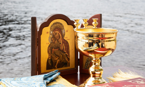 Ikoni ja järvi patriarkka Bartolomeoksen vierailulla Nuuksiossa 2023