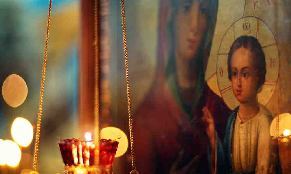 Jumalanäidin Jeesus-laste sylissään pitävä ikoni ortodoksikirkossa