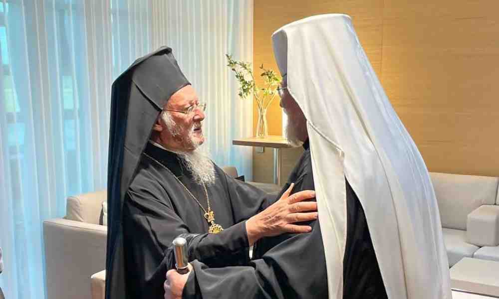 Patriarkka Bartolomeos ja AP Leo tervetulohalaus Helsinki-Vantaan lentokentällä 8-9-2023
